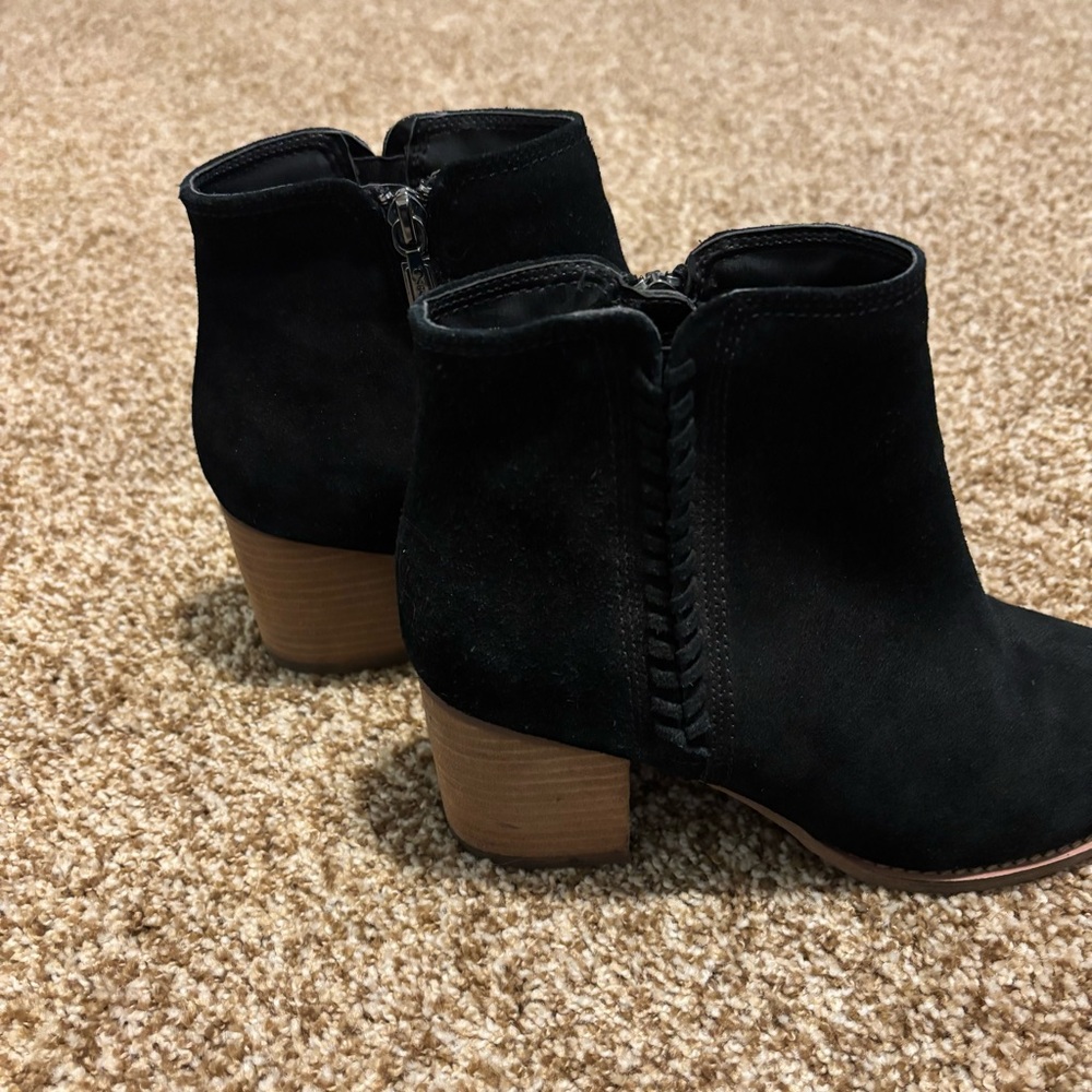 Blondo || Nina Braided Block Heel Black Suede Ankle Boots Size 8.5 - Picture 2 of 9